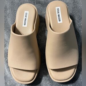 Steve Madden Tan Mules with Cushioned Sole, size 8